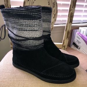 Black suede women’s Nepal toms boots